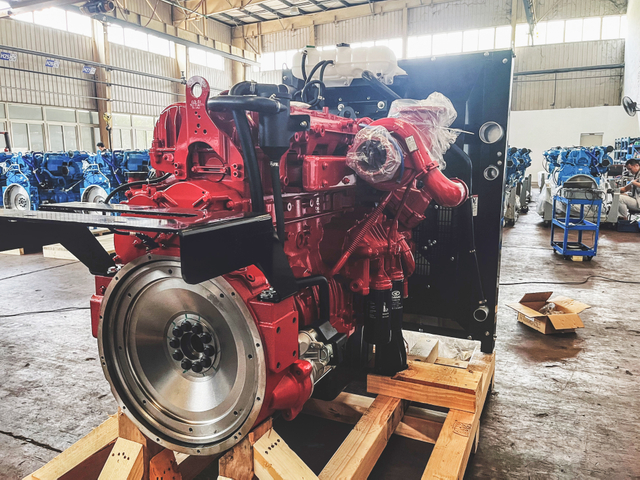 Motore marino con sistemi di combustione avanzati entrobordo