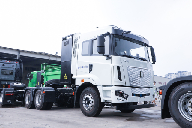 Veicolo elettrico per camion con rimorchio per trattore 6X4 nuovissimo Truck Head