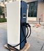 Caricabatterie per veicoli elettrici con doppio connettore di ricarica CCS2