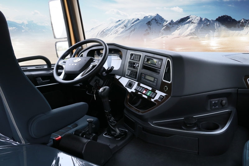 Camion trattore con motore diesel
