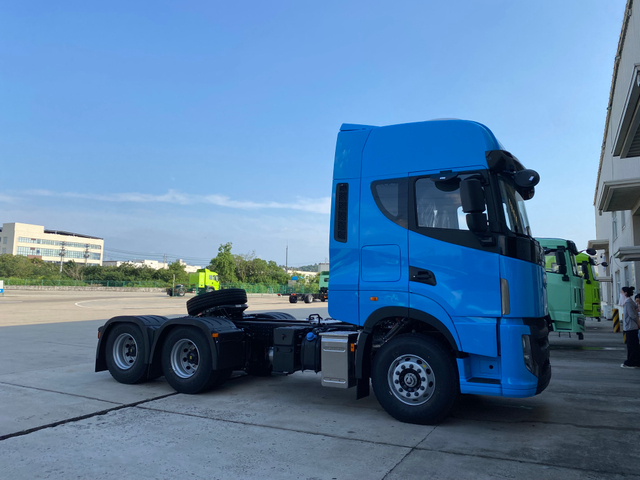 Sedile a sospensione pneumatica per camion pesante manuale sinistro di alta qualità 6X4 Euro 2 in stile europeo Produttori diretti con capacità di carico elevata